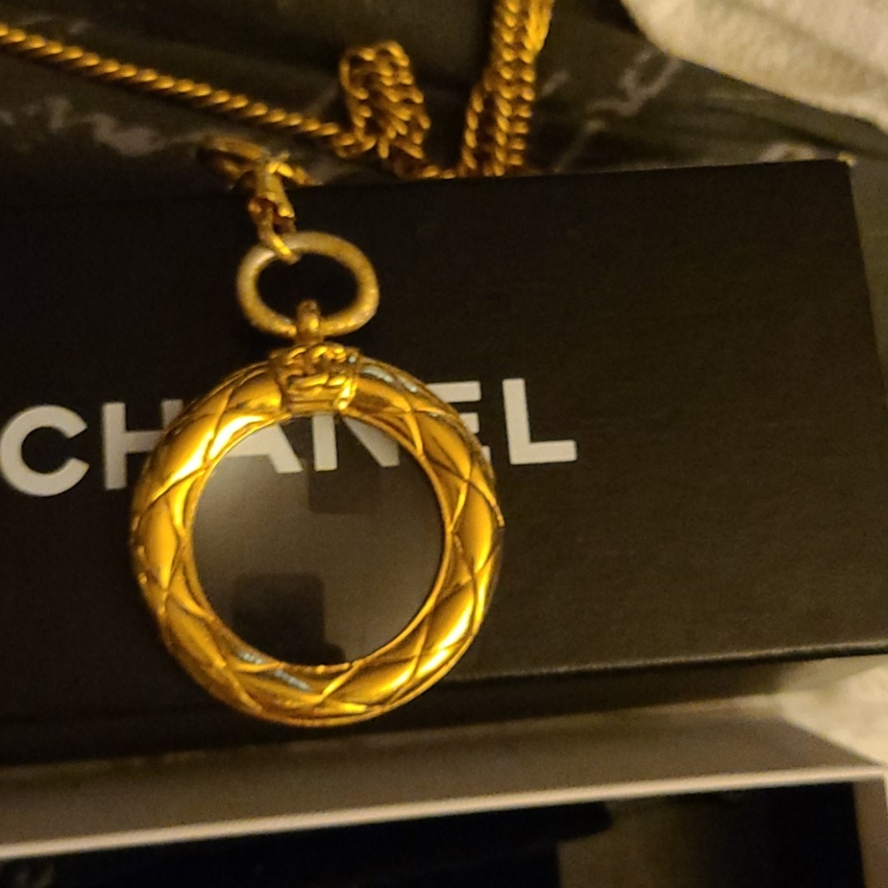 Chanel Beautiful magnifying glass necklace